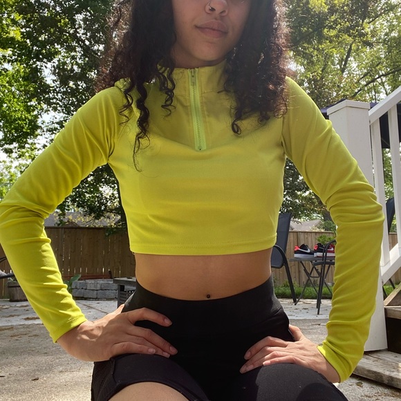 Neon yellow Crop top (IG: OTP FASHION) - Picture 3 of 8